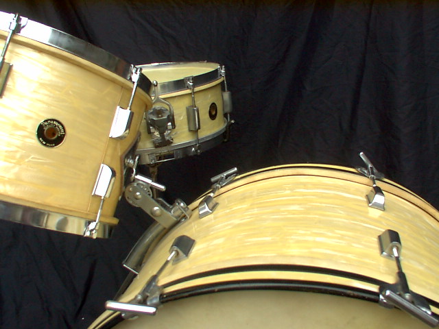 http://www.coopersvintagedrums.com/misc/Image131.jpg