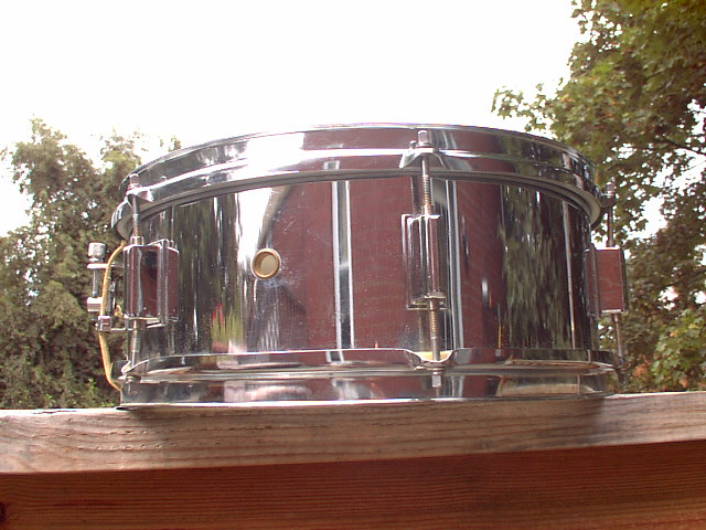 http://www.coopersvintagedrums.com/misc/Image130.jpg