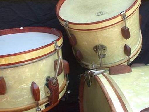 http://www.coopersvintagedrums.com/drumhistorysling_files/image065.jpg